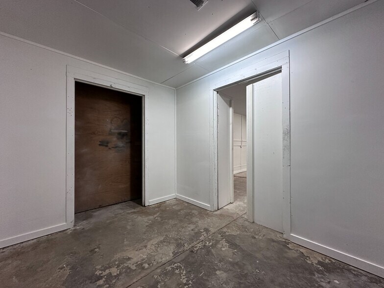 More Photos Of 1530 E 5th Ct, Tulsa Warehouse For Lease