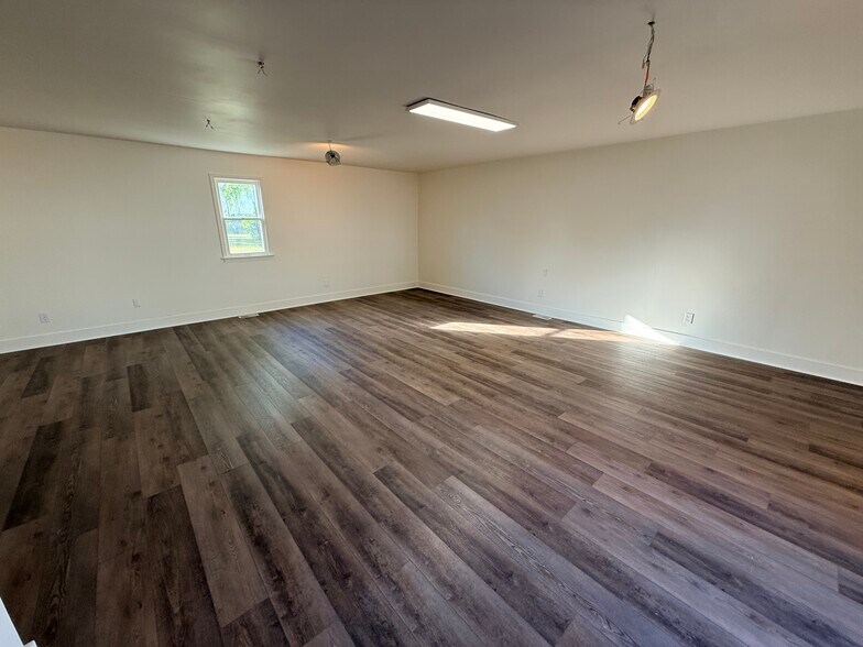 More Photos Of 410 Liberty St, Rockwell Office For Lease