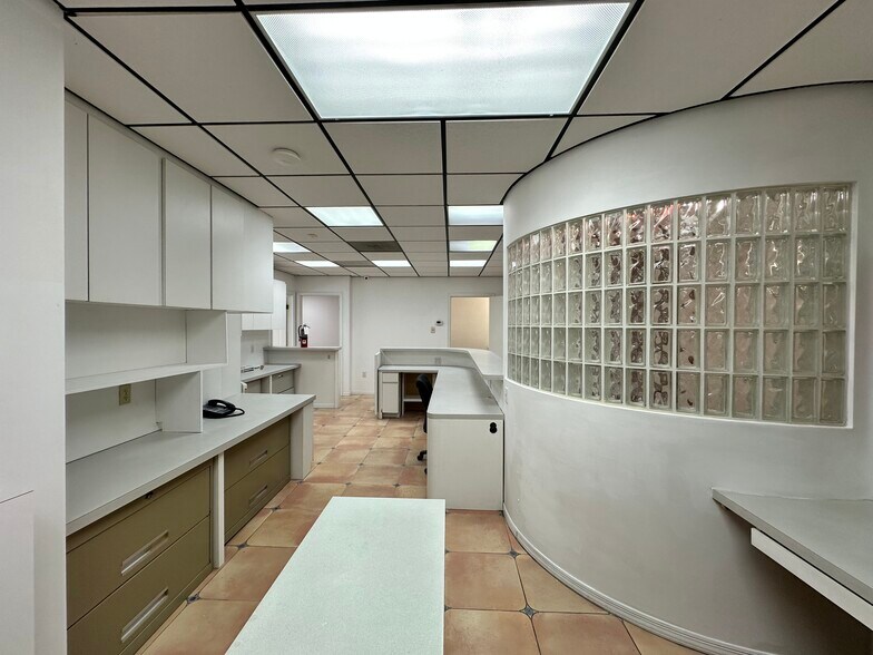 More Photos Of 7800 W Oakland Park Blvd, Sunrise Medical For Sale