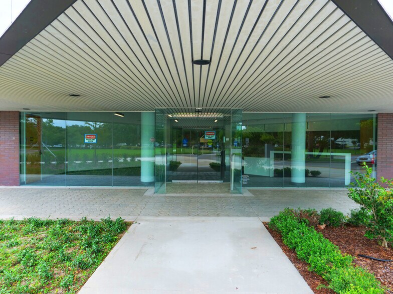 More Photos Of 6735 Southpoint Dr, Jacksonville Unknown For Lease