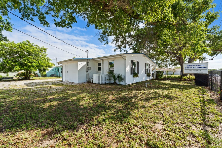 More Photos Of 1324 16th St, Vero Beach Office For Sale