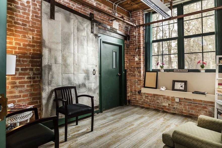More Photos Of 11 Main St, Mystic Medical For Lease