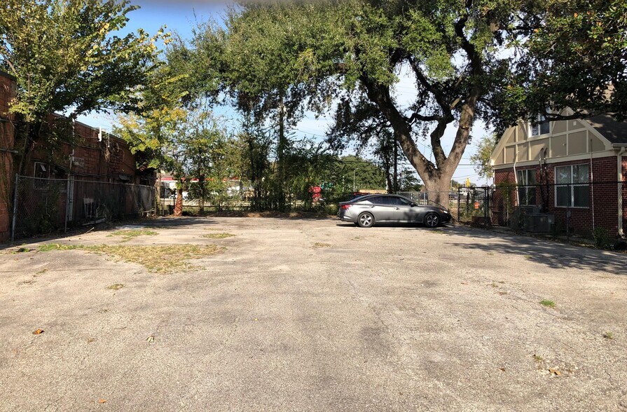 More Photos Of 2121 Oakdale St, Houston Medical For Sale