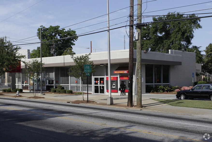 Primary Photo Of 917 SW Ralph David Abernathy Blvd, Atlanta Bank For Sale