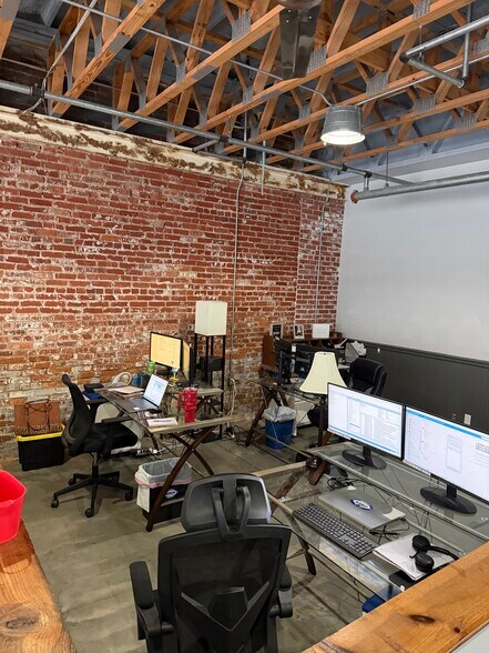 More Photos Of 209 S Wall St, Calhoun Storefront For Lease