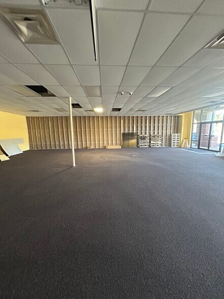 More Photos Of 25255 Highway 5, Lonsdale Unknown For Lease