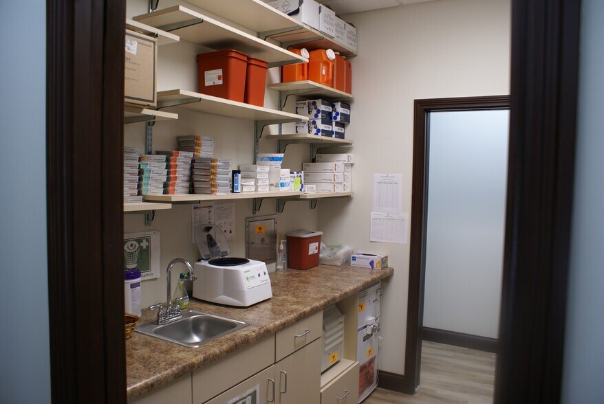 More Photos Of 1324 Dowell Springs Blvd, Knoxville Office For Sale