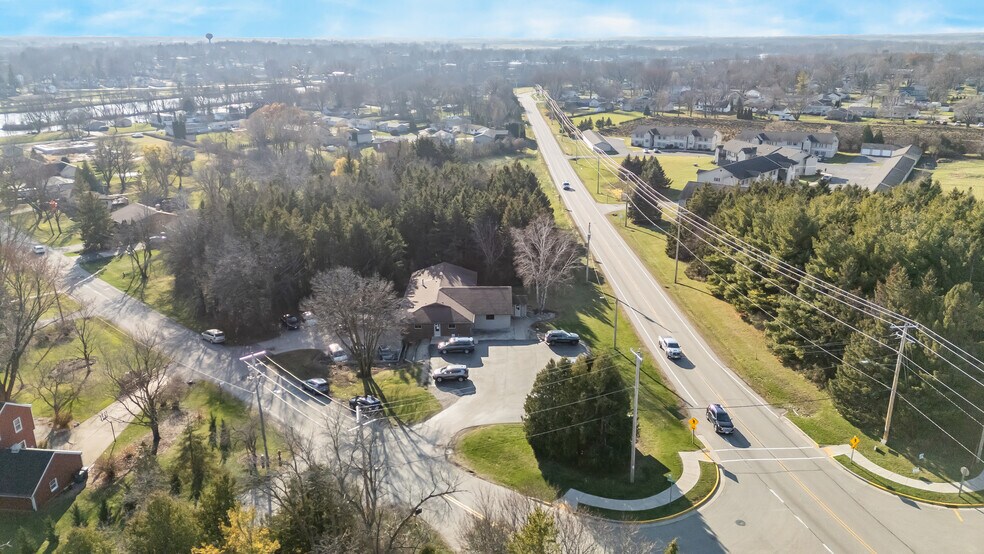 More Photos Of 645 Hawthorne Dr, Omro Veterinarian Kennel For Sale