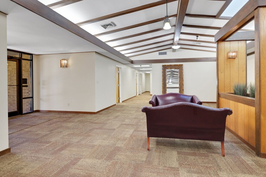 More Photos Of 6601-6535 Chester Ave, Jacksonville Continuing Care Retirement Community For Lease