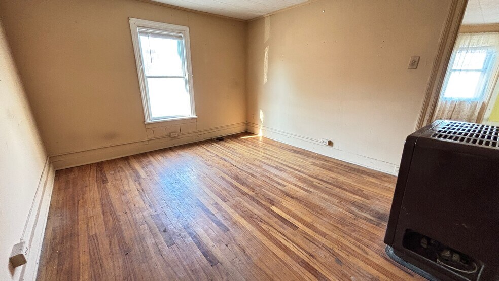 More Photos Of 801 Columbia St, Hudson Storefront Retail Residential For Sale