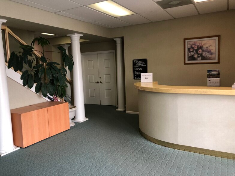 More Photos Of 169 Hartnell Ave, Redding Office For Lease