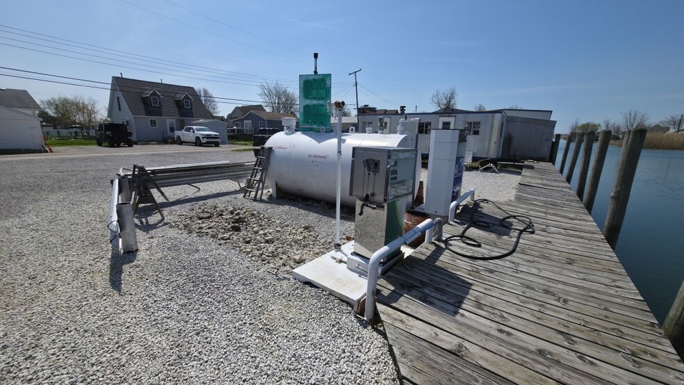More Photos Of 7116 McDonald St, Harsens Island Marina For Sale