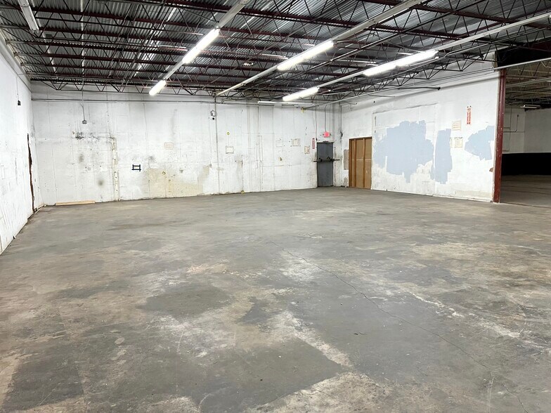 More Photos Of 5508-5516 Brewster St, San Antonio Warehouse For Lease