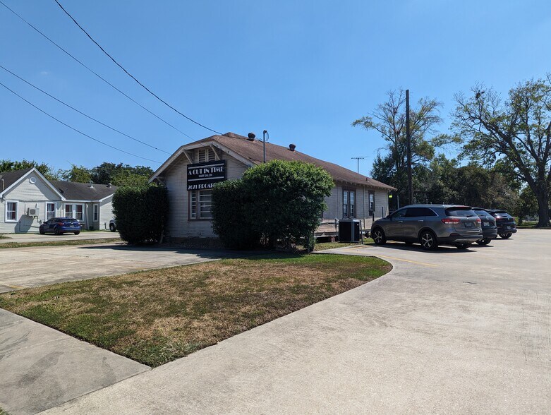 More Photos Of 2671 Broadway, Beaumont Freestanding For Sale