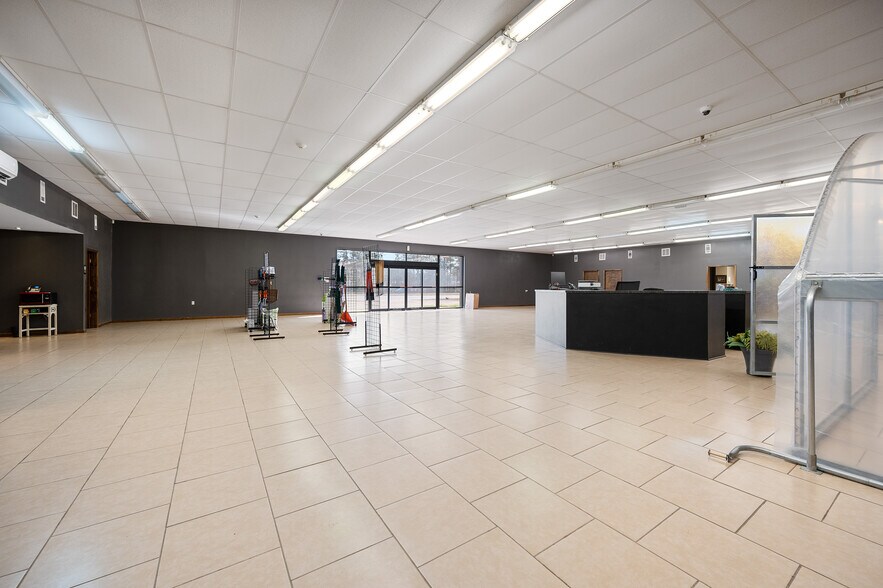 More Photos Of 10462 Hwy 165 S, Forest Hill Warehouse For Sale