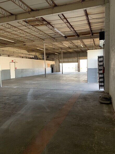 More Photos Of 2020 NE 153rd St, North Miami Beach Warehouse For Lease