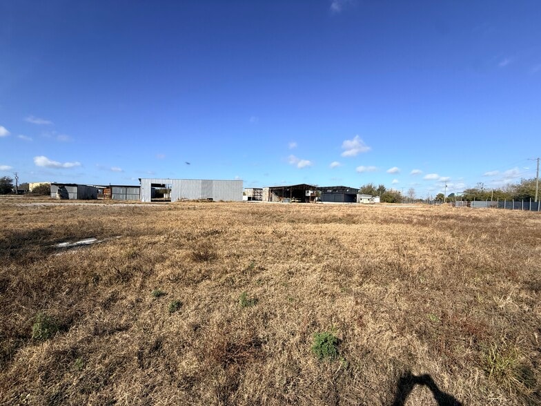 More Photos Of 4403 Business Ln, Plant City Land For Lease