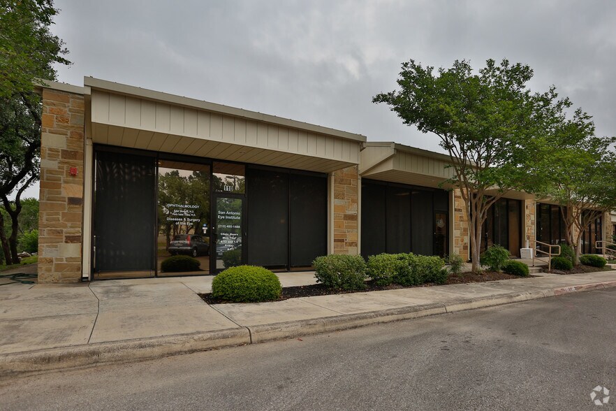 More Photos Of 12227 Huebner Rd, San Antonio Freestanding For Lease