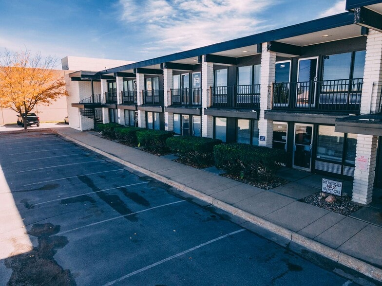 More Photos Of 8998 L St, Omaha Office For Lease