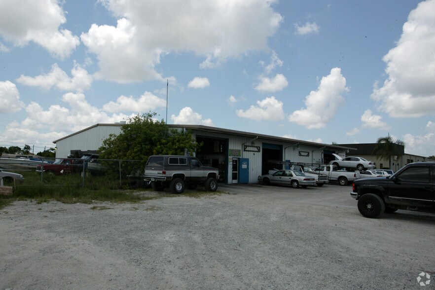 More Photos Of 1044 NE Pine Island Rd, Cape Coral Warehouse For Lease