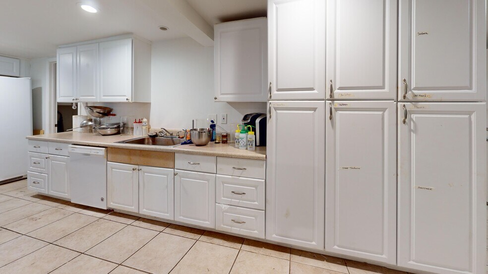 More Photos Of 516 S 1st Ave, Hillsboro Service For Lease