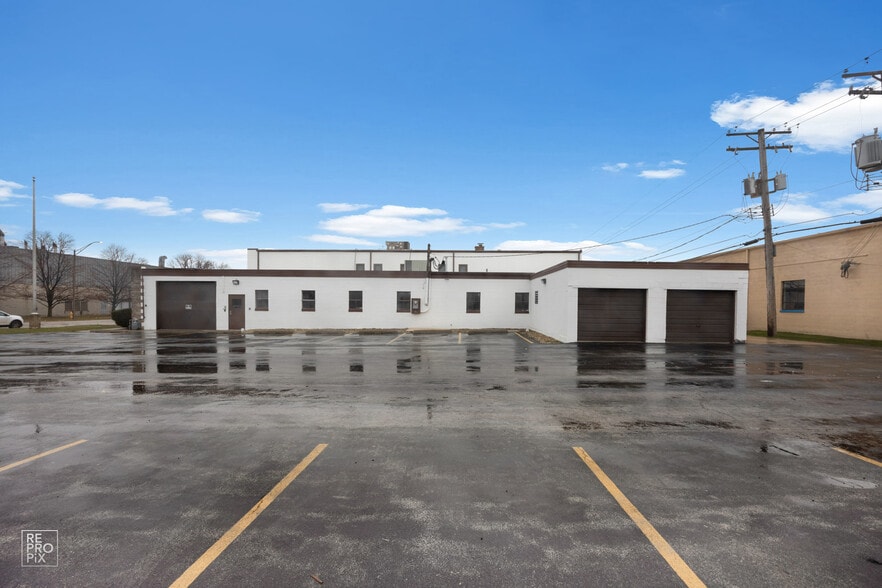 More Photos Of 223 Interstate Rd, Addison Light Manufacturing For Sale