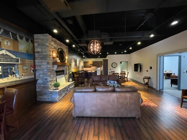 More Photos Of 211 Lake Dr, Newark Flex For Sale