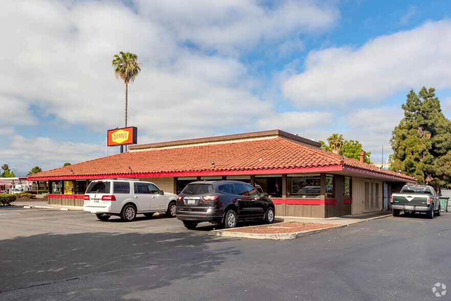 More Photos Of 3715 El Camino Real, Santa Clara Restaurant For Lease