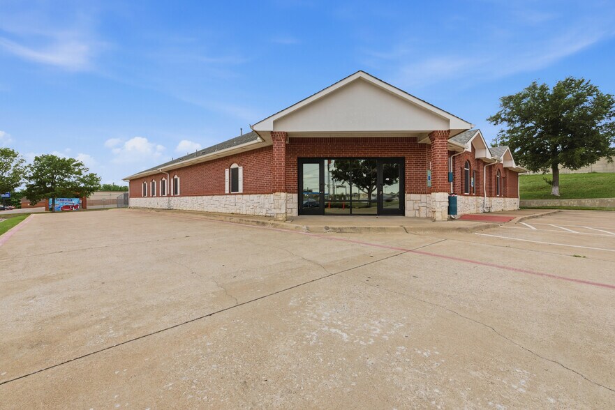 More Photos Of 1695 S State Highway 121, Lewisville Veterinarian Kennel For Sale