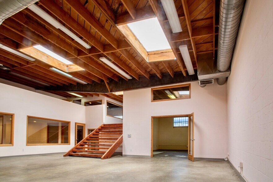 More Photos Of 2228 Barry Ave, Los Angeles Warehouse For Lease