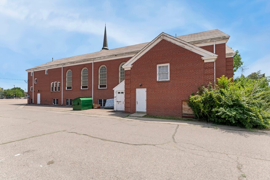 More Photos Of 999 S Colorado Blvd, Denver Religious Facility For Lease