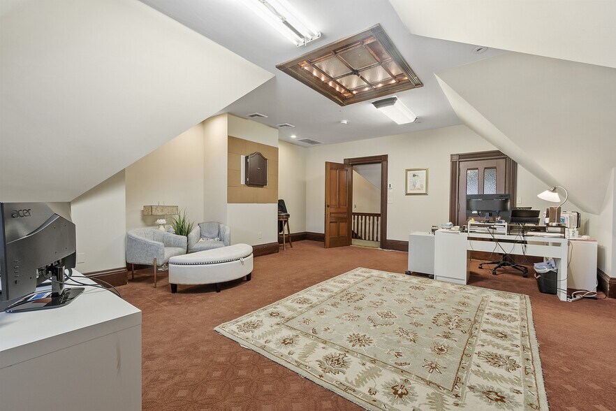 More Photos Of 2 South St, Grafton Office For Sale