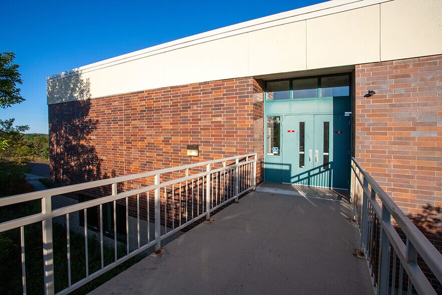 More Photos Of 802 E Central Entrance, Duluth Schools For Lease