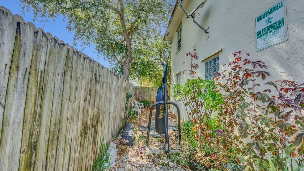 More Photos Of 715 Washington Ave, Lake Worth Apartments For Sale