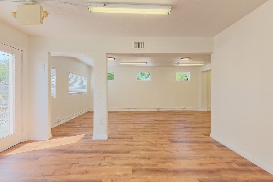 More Photos Of 1200 40th St S, Saint Petersburg Office For Sale
