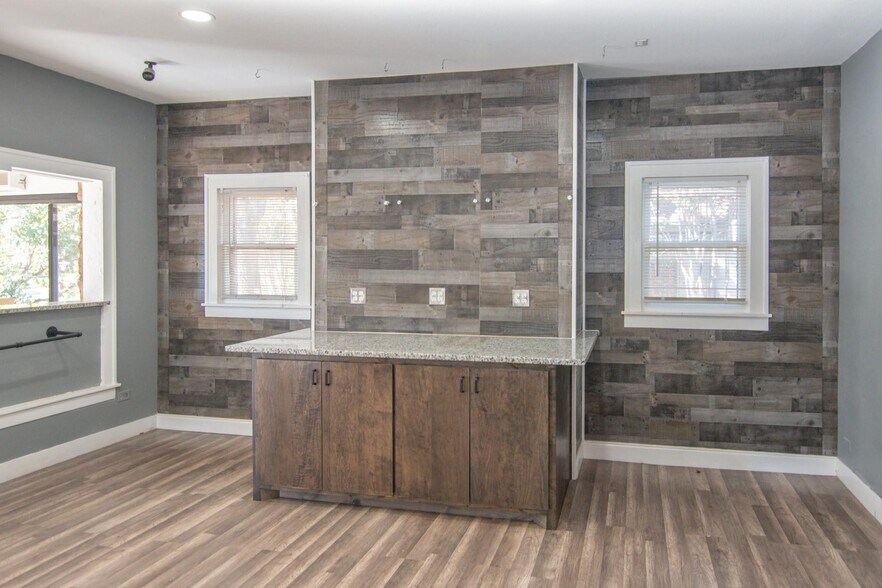 More Photos Of 2208 Austin Ave, Brownwood Flex For Sale