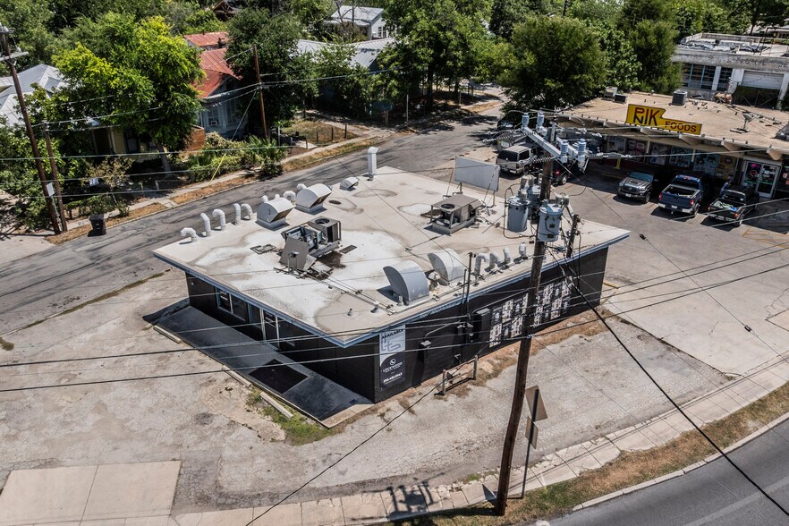 More Photos Of 1100 S Presa St, San Antonio Freestanding For Lease