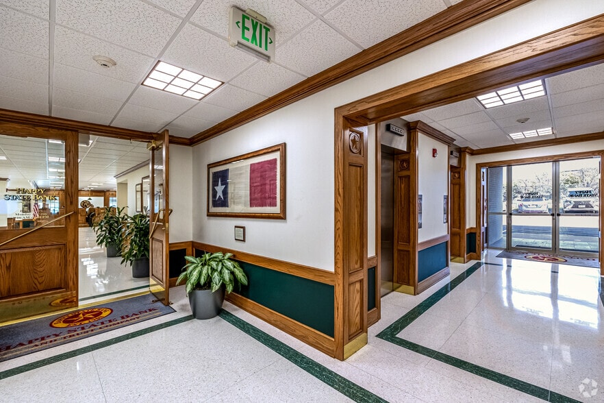 More Photos Of 2525 Ridgmar Blvd, Fort Worth Office For Lease