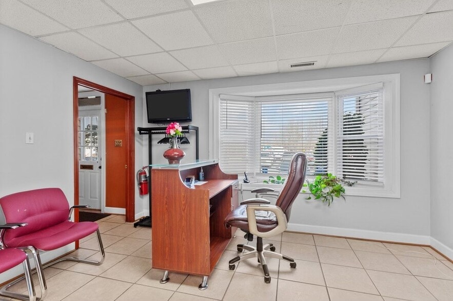 More Photos Of 1211-1221 Mall Dr, Richmond Office For Lease