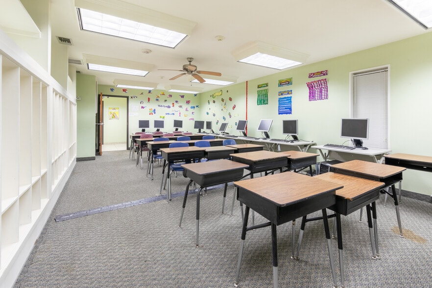 More Photos Of 6409 W Poly Webb Rd, Arlington Schools For Sale