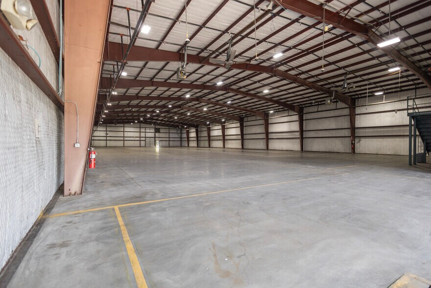 More Photos Of 2307 E Erwin St, Tyler Manufacturing For Lease