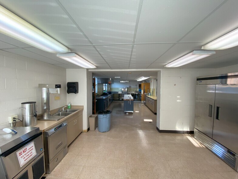 More Photos Of 660 Charbonier Rd, Florissant Religious Facility For Lease