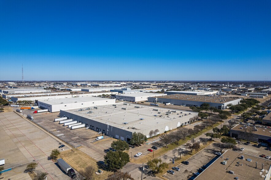 More Photos Of 3845 Grader St, Garland Distribution For Lease