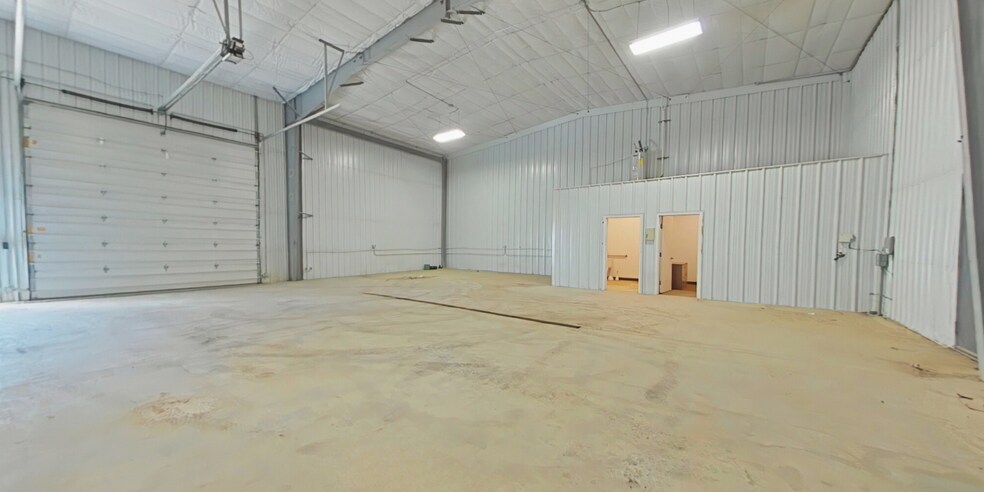 More Photos Of 5806 Baldwin Ln, Williston Warehouse For Lease