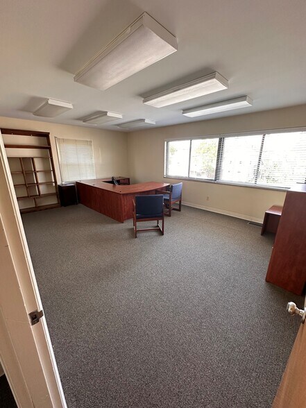 More Photos Of 23 Erlanger Rd, Erlanger Office Residential For Lease