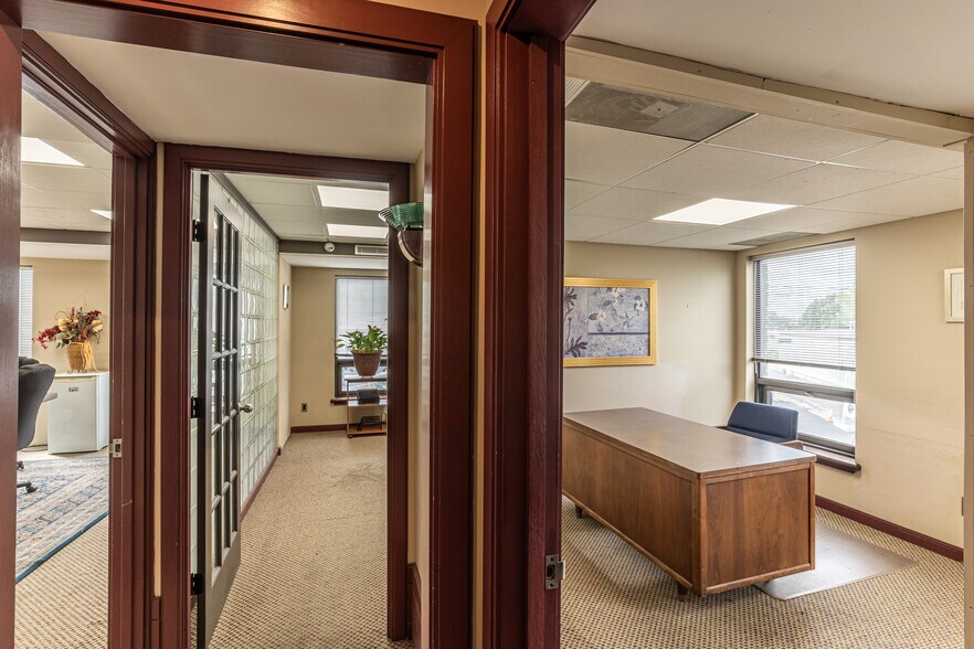 More Photos Of 55 Jefferson Blvd, Warwick Office For Sale