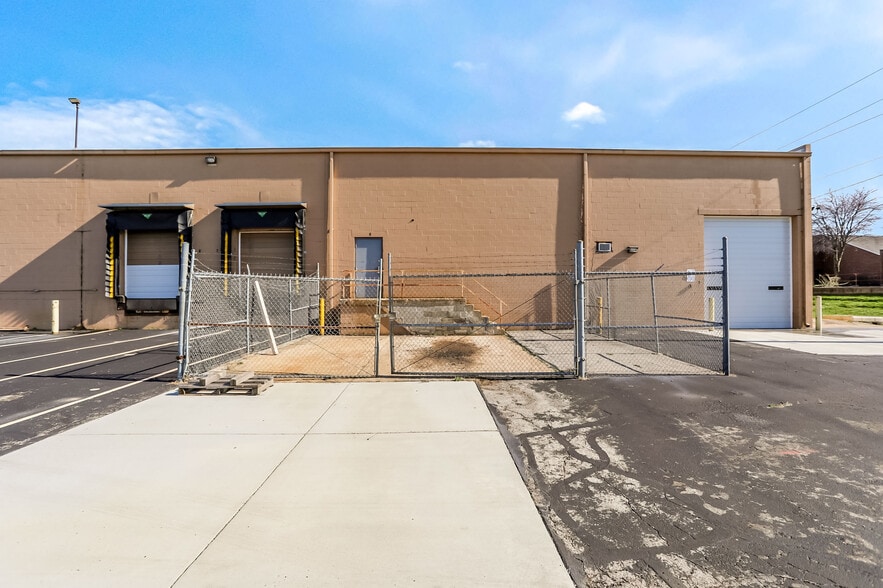 More Photos Of 2334 Production Dr, Indianapolis Warehouse For Lease