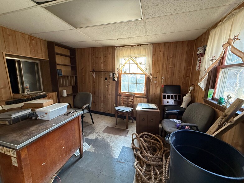 More Photos Of 137 Southbridge Rd, Charlton Warehouse For Sale