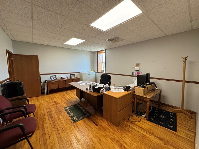 More Photos Of 503 S Main St, Nappanee Office For Sale