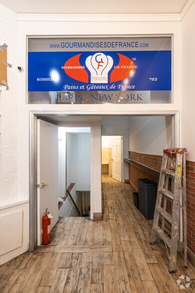 More Photos Of 1435 1st Ave, New York Apartments For Lease